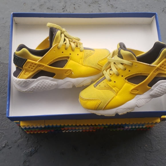 Nike - Picture 4 of 8